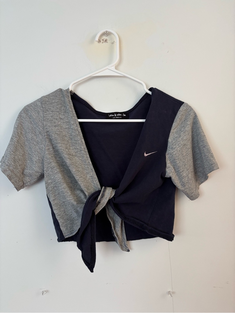 i am koko la nike navy blue & grey vintage reworked tie front crop top🩶